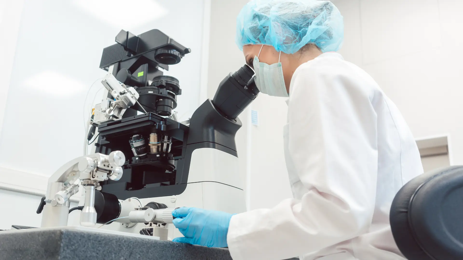 An expert embryologist performs IVF treatment in the advanced lab of a top IVF centre.